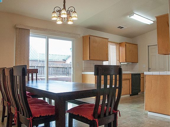 5th image of 407 Canal Ct