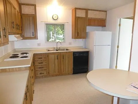 3 bed, $2,000 — Photo 2
