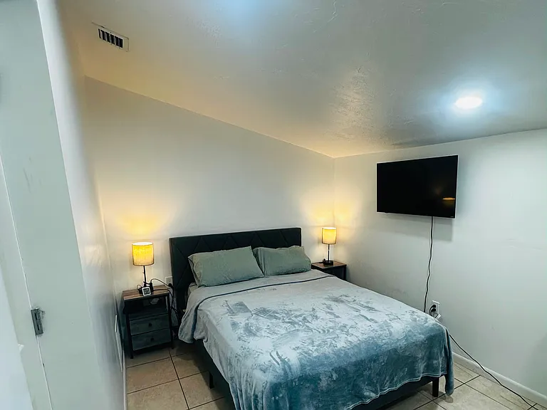 5813 S 37th Ct — Photo 6