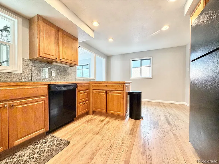 1285 W Gill Pl — Photo 13