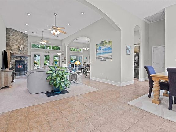 5th image of 53 Rock Ln