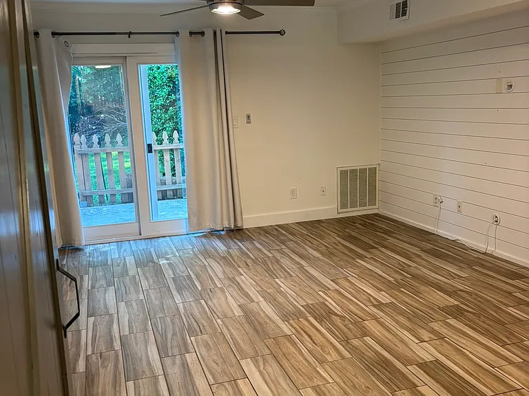 951 Hollywood St #D — Photo 3