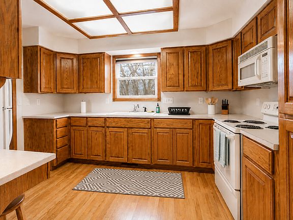 4th image of 601 Moose Ct