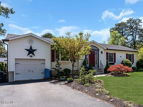 3rd image of 1632 Commonwealth Boulevard