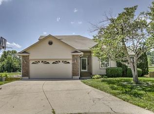 204 NE Bridgeport Ct, Blue Springs, MO 64014