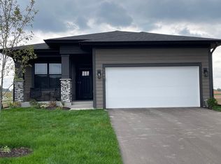 5380 Robinwood Ct, Chaska, MN 55318