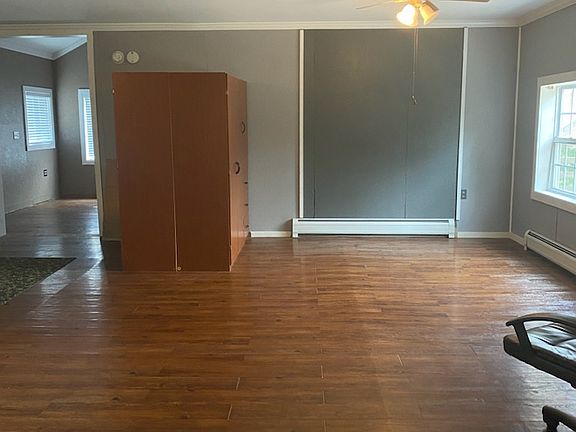 4th image of 2520 Harris Rd