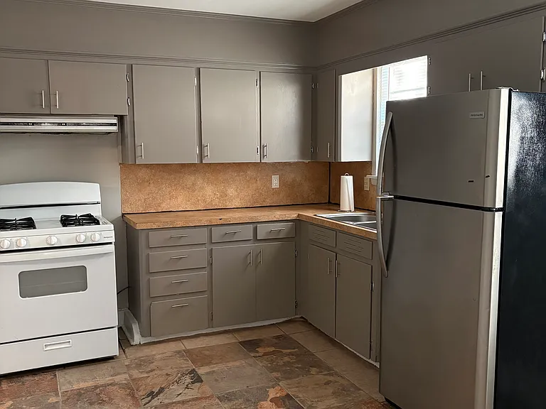 1101 Healy St — Photo 3