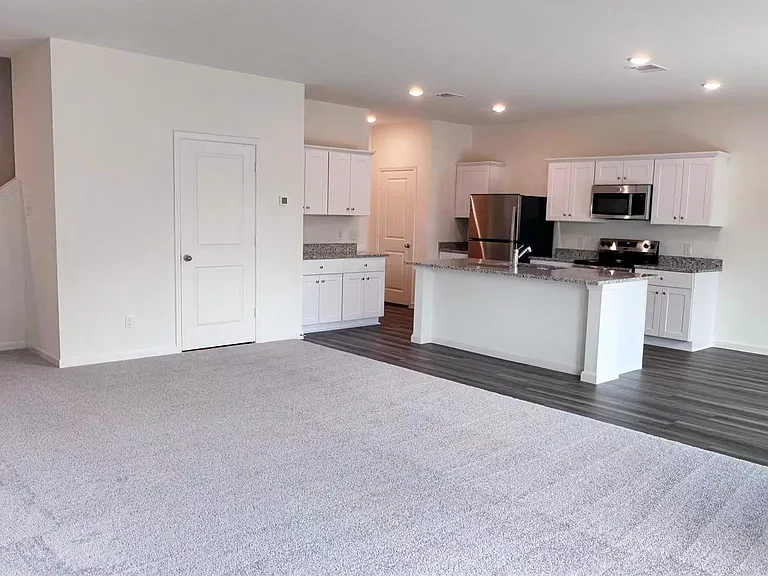 2105 Meadow Park Dr — Photo 4