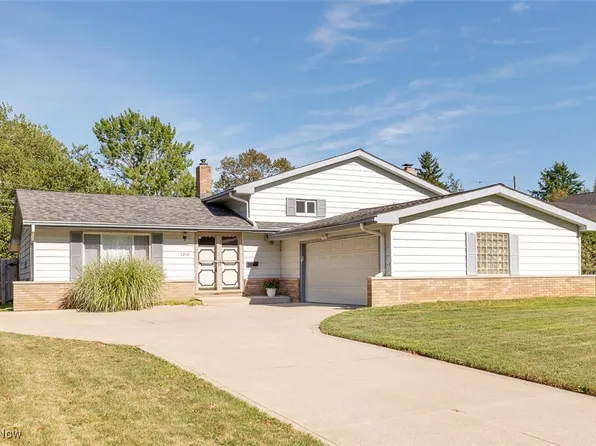 7273 Normandy Dr, Parma, OH 44134