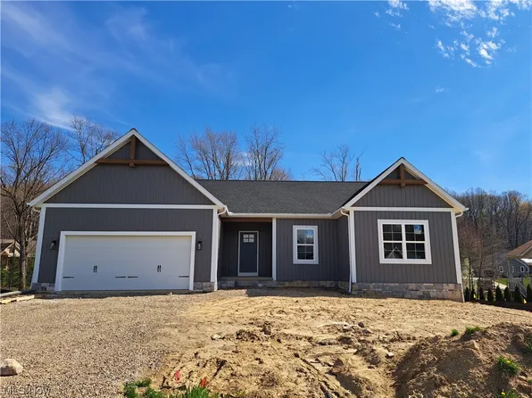 515 Hidden Pond Dr, Doylestown, OH 44230