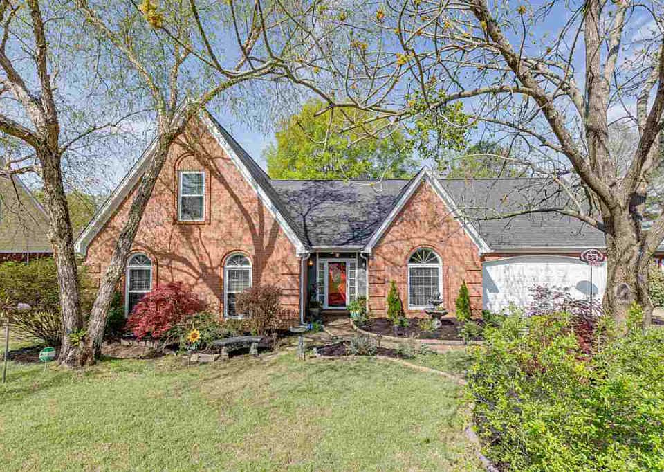 1st image of 921 Ten Oaks Dr