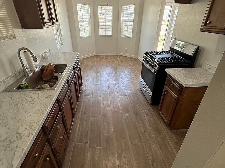 415 Jeffrey St — Photo 10