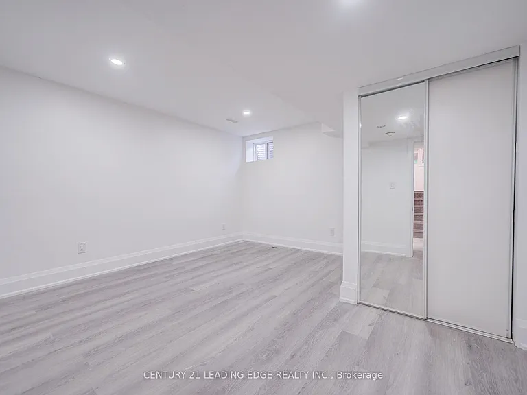 46 Hinchley Wood Grv #BASEMENT — Photo 16