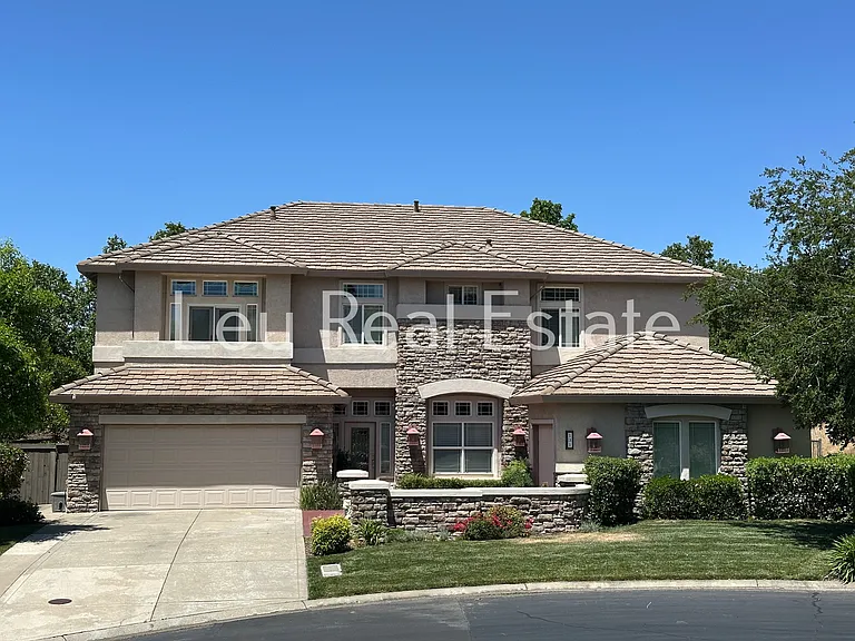 131 Gage Ct — Photo 2