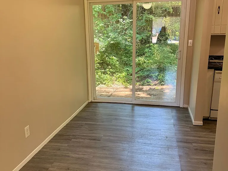 905 Forest Dale Ln #B — Photo 4