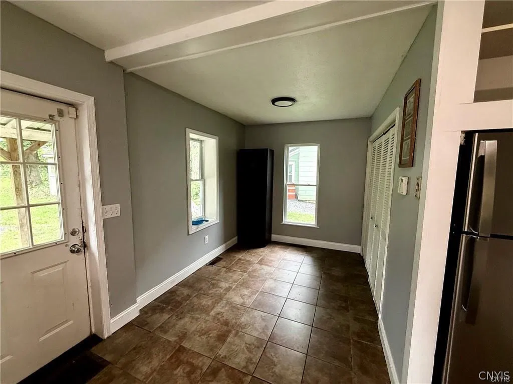 3 bed, 1.5 bath, 1440 sqft, $1,300 — Photo 3