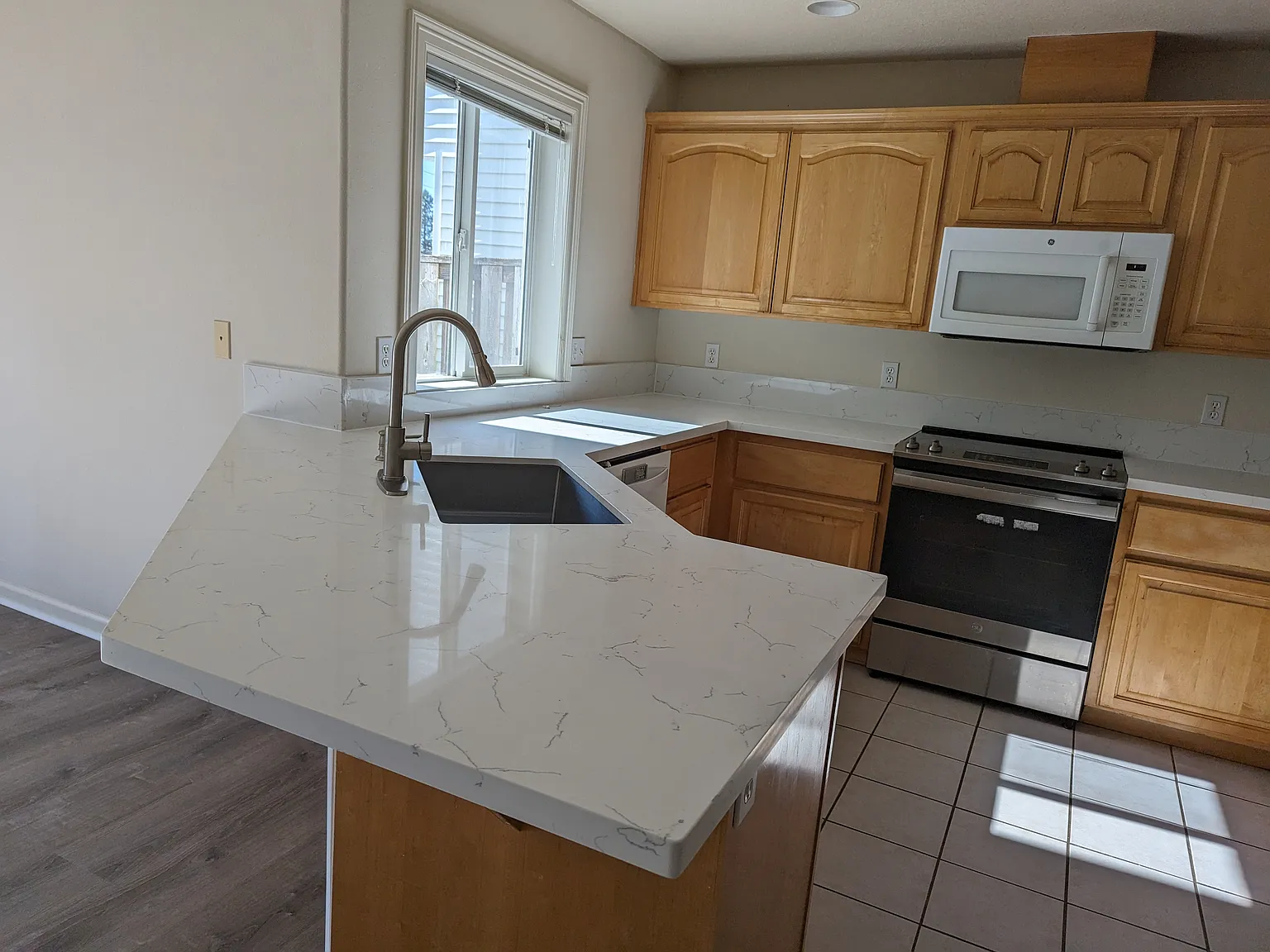 3 bed, 2.5 bath, 1747 sqft, $2,525 — Photo 4