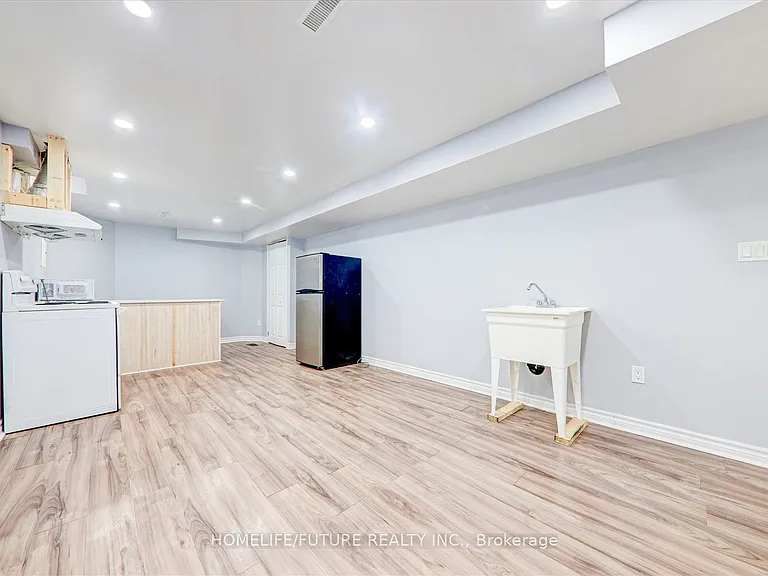 10 Gristone Cres #BASEMENT — Photo 6