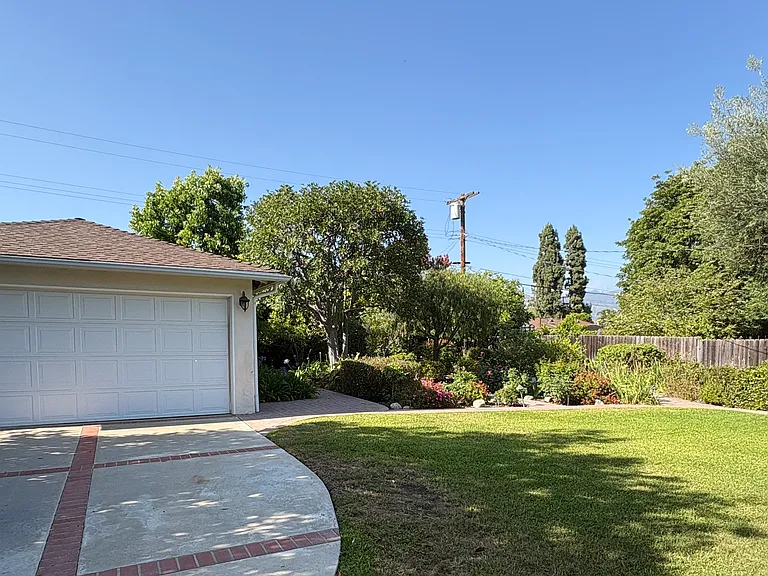 2925 Thorndike Rd — Photo 23