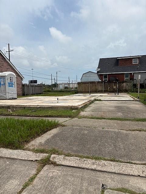 2nd image of 2709 Edna St