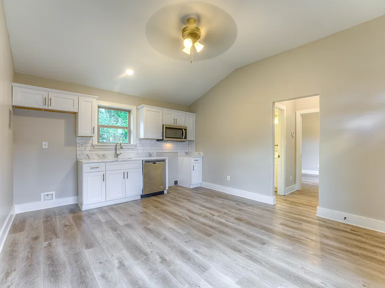 1807 Jackson Ave — Photo 3