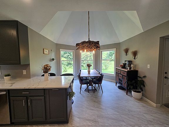 4th image of 7511 Johnson Ln