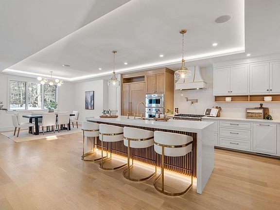 5th image of 14 Fiske Pond Rd