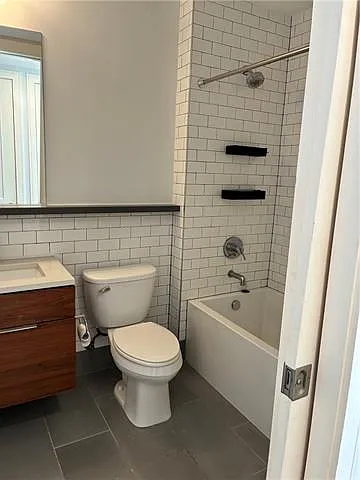 221 Chartres St #302 — Photo 9