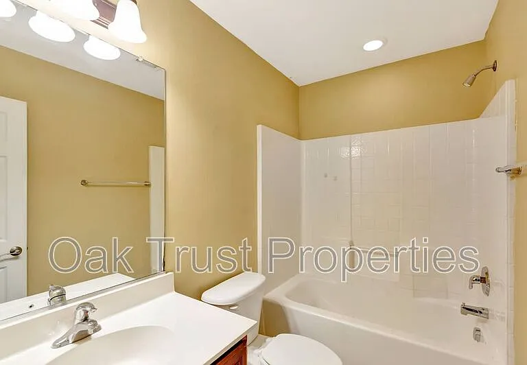 126 Tuscany Ct — Photo 25