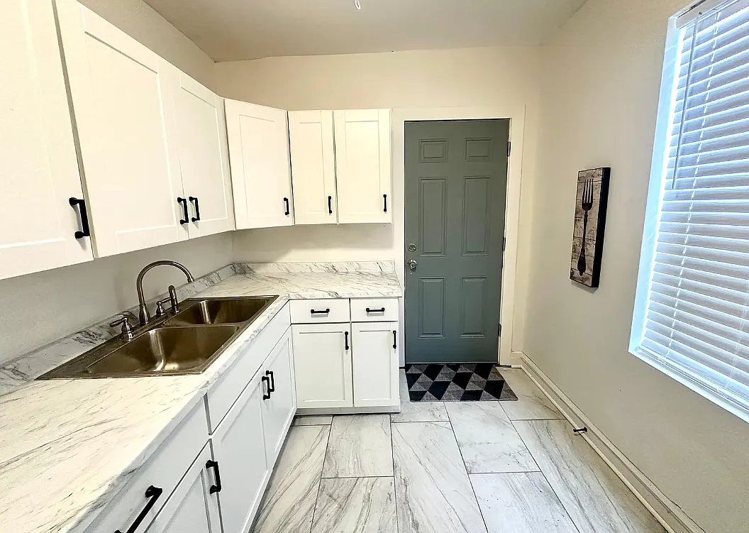 1402 North 21st Avenue - 0 — Photo 3
