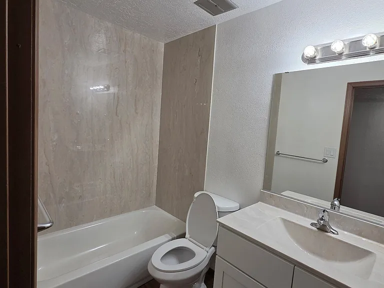 9812 Lona Ln NE — Photo 8