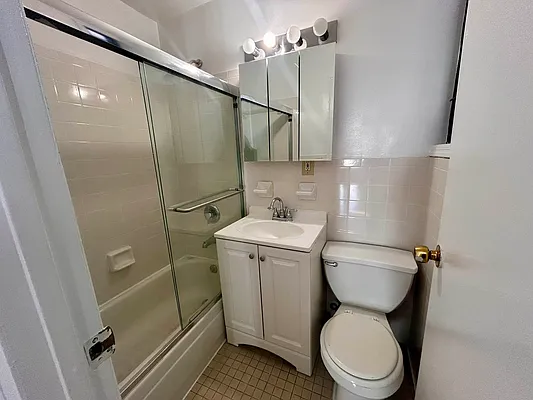 Rented by HOLTON REAL ESTATE INC. | media 6