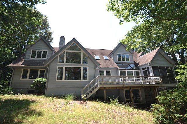 1st image of 776 Riverview Dr