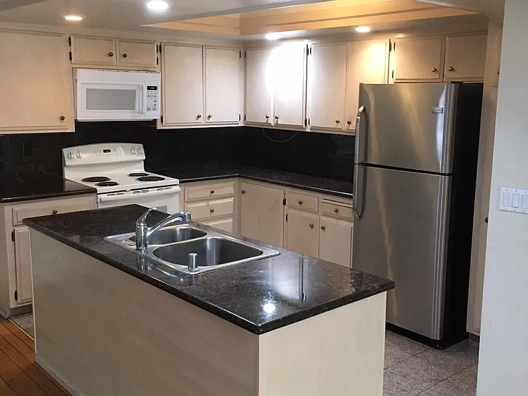 1479 Valcartier Dr — Photo 10