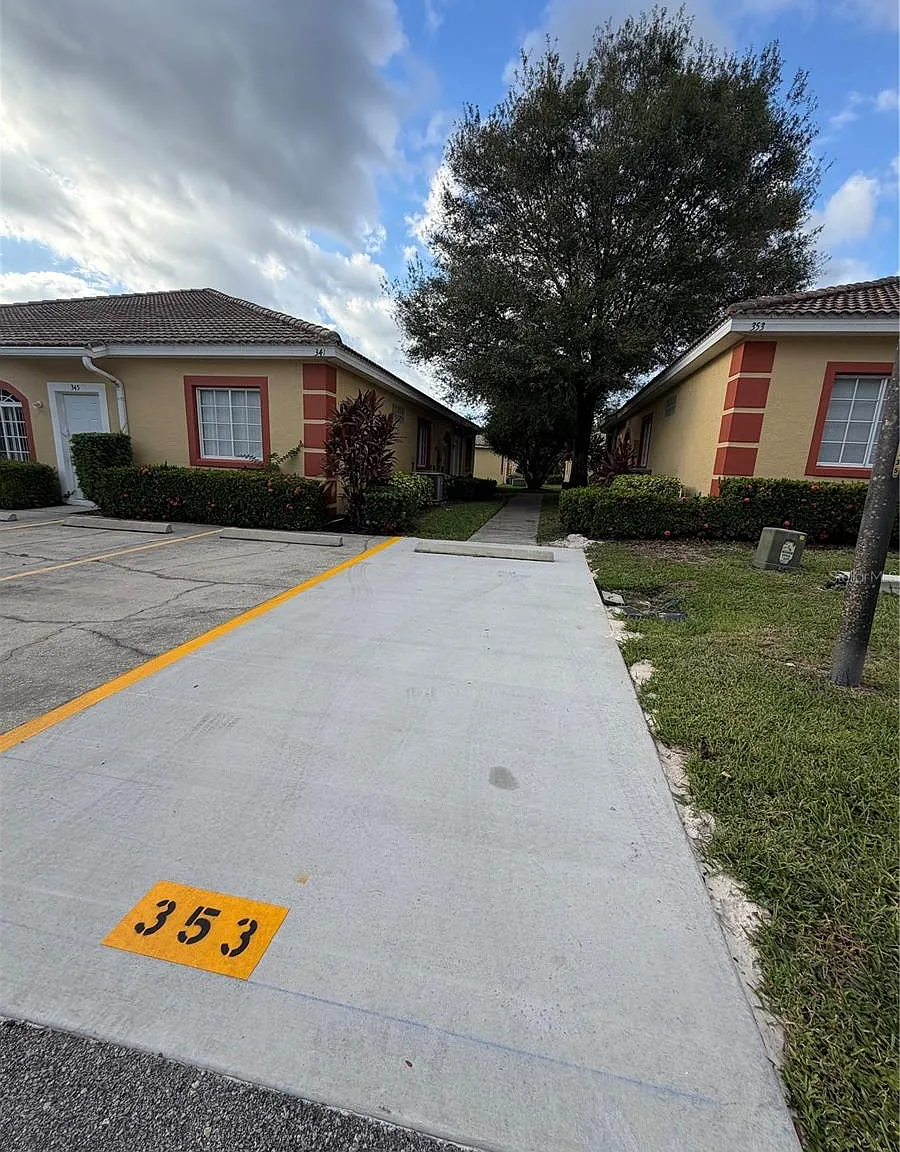 2 bed, 2.0 bath, 812 sqft, $1,400 — Photo 3
