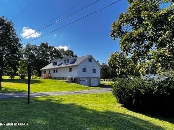 203 Center Rd, Stroudsburg, PA 18360