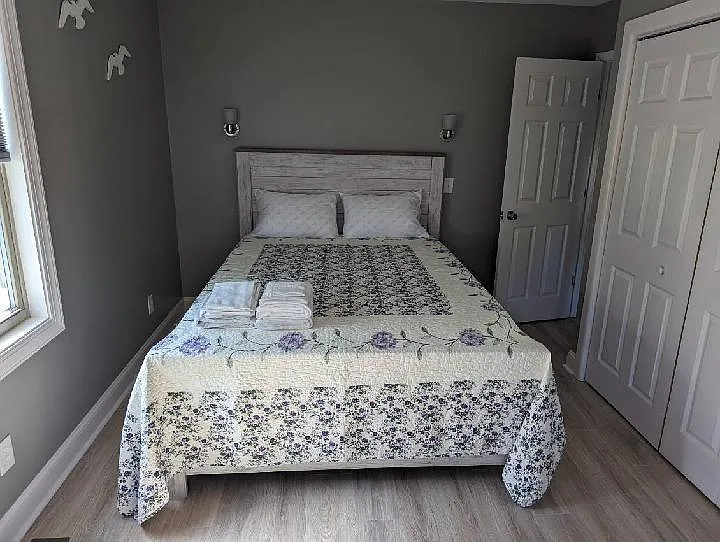 6248 Sharpley St — Photo 9