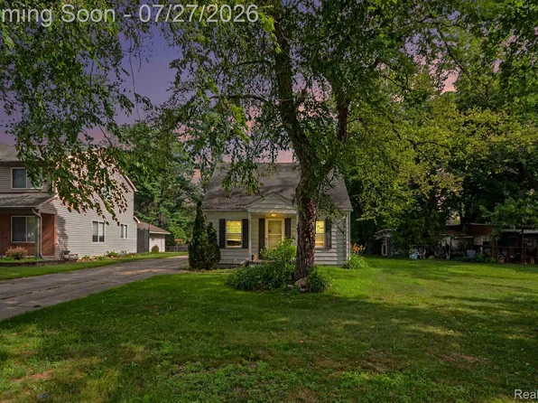 437 Hartland St, Troy, MI 48083
