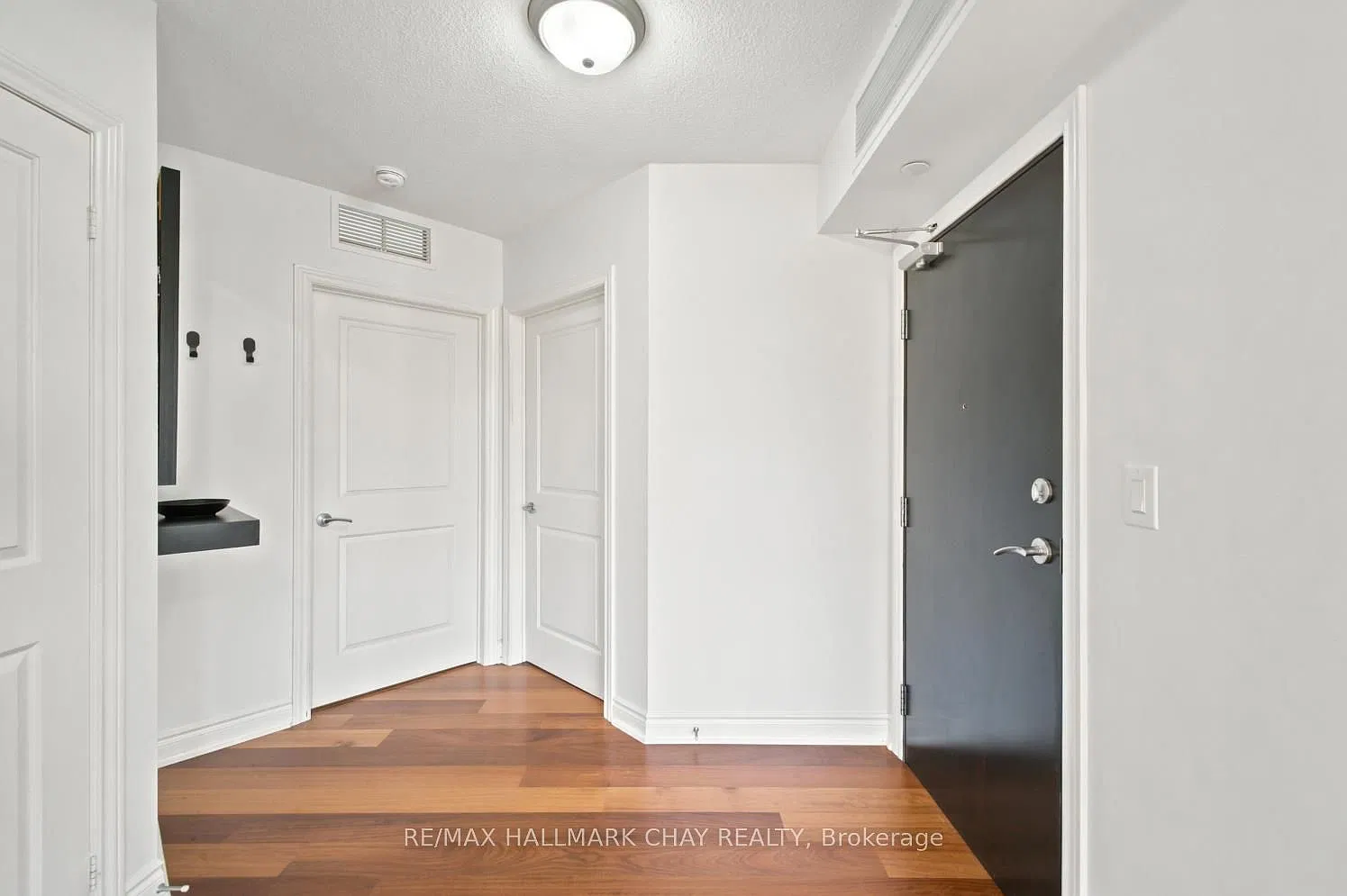 1 bed, $2,300 — Photo 3