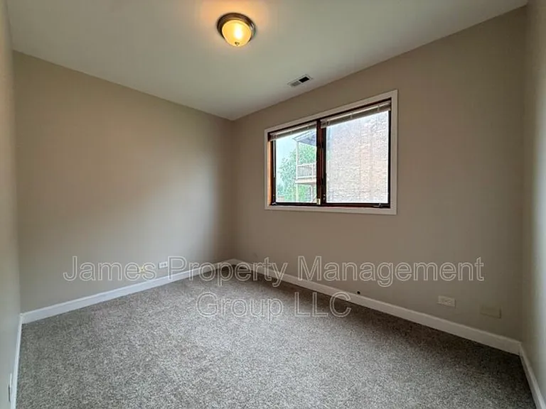 2731 W Congress Pkwy #2 — Photo 6