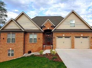 1782 Whitewater Ct, Hickory, NC 28602