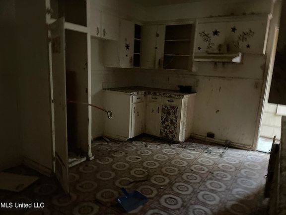 4th image of 1110 Maria Dr
