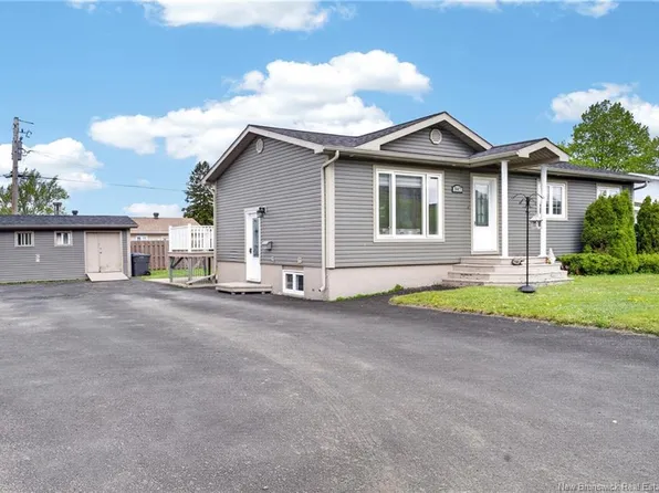 347 Dover St, Campbellton, NB E3N 3M8