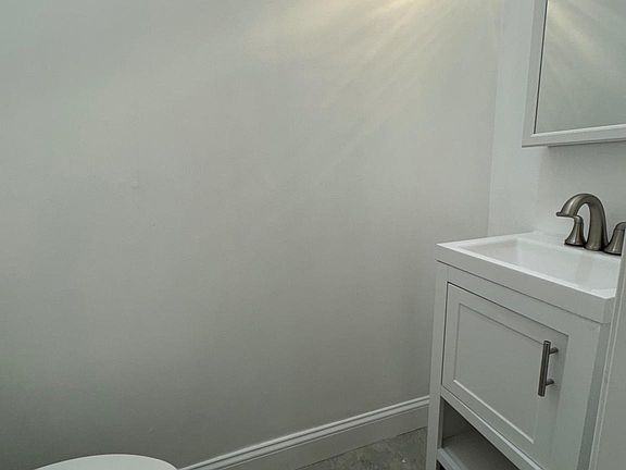 5th image of 1629 W Westmoreland St