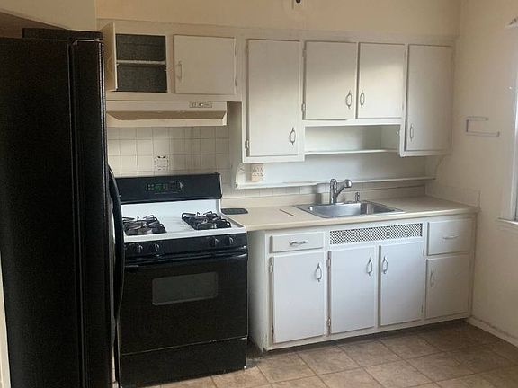3rd image of 11950 198th St