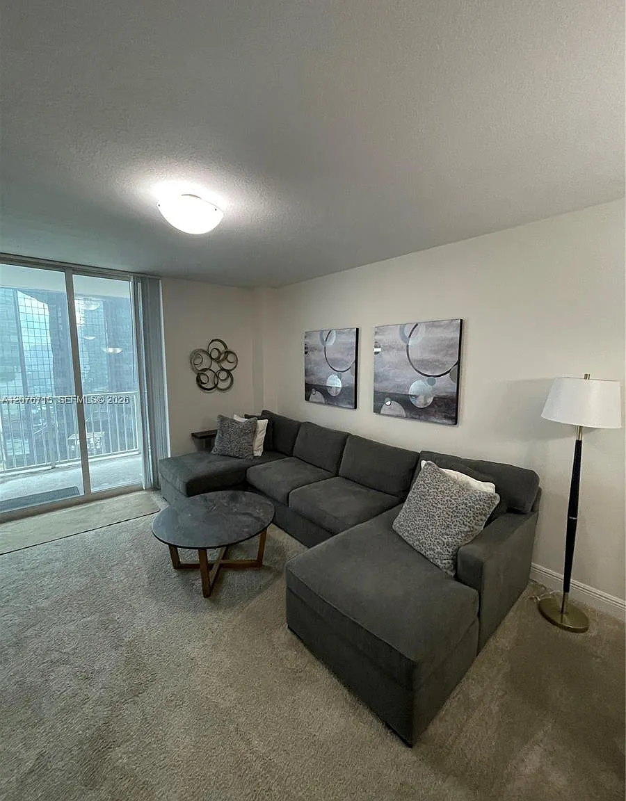 Vue At Brickell Condo — Photo 2