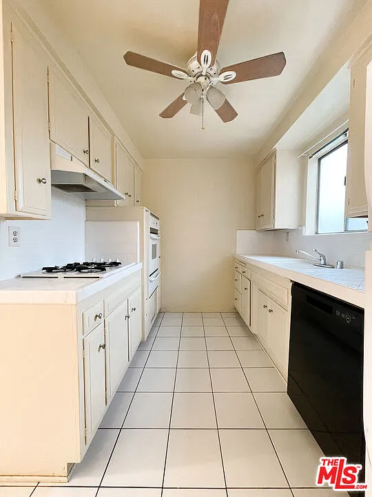 2 bed, 1.5 bath, 1350 sqft, $3,350 — Photo 4