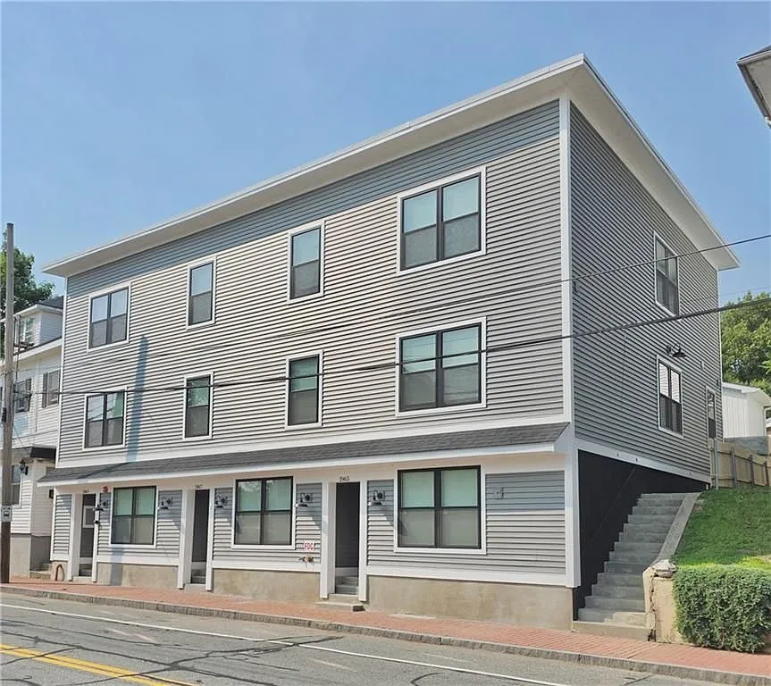 3 bed, 1.0 bath, 1200 sqft, $2,595 — Photo 1