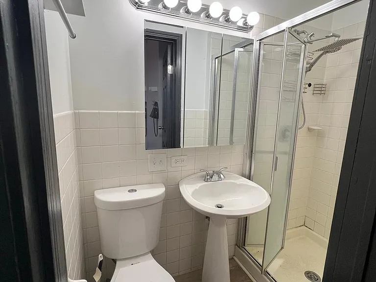 1004 W 18th St #3R — Photo 2